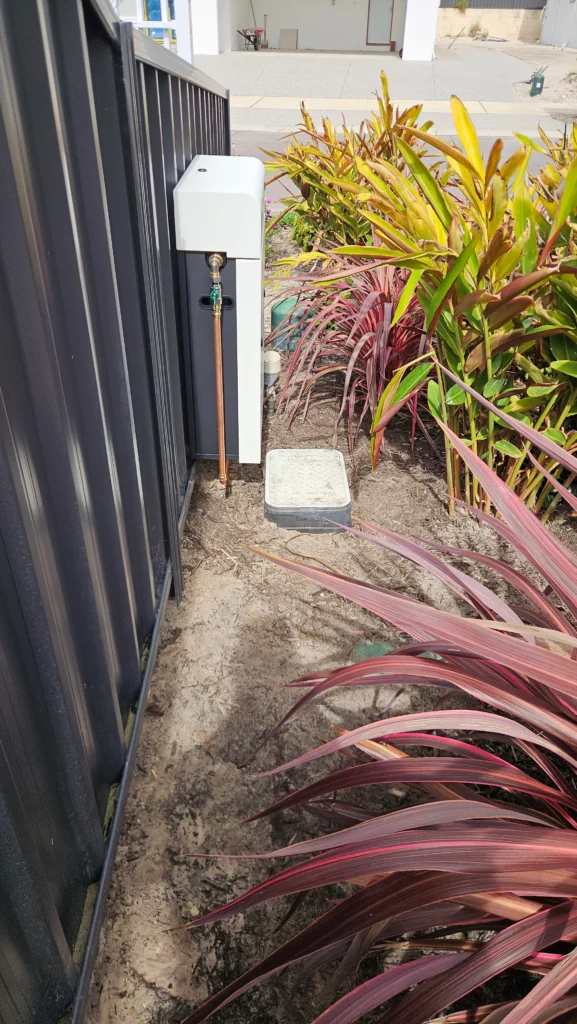 Vortex Pro 3 and meter pit along the side fence of a new Dunsborough home
